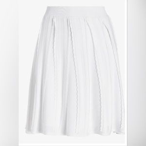 New With Tags Express High Waisted Scalloped Pleated Mini Sweater Skirt Size M